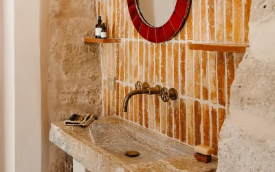 Gres porcellanato: tendenze bagno 2025 e materiali naturali di tendenza